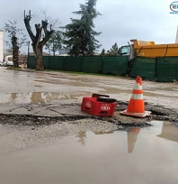 Kaleiçi'nde yol değil çukur var: duba belediyeciliği tepki çekiyor