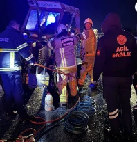 Kazada traktörde sıkışan sürücüyü itfaiye ekipleri kurtardı