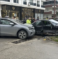 Korkutan kaza: 2 kişi yaralandı