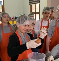 Küçük ustalar günlük yaşamı atölyede öğrendi