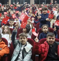Okullarda ikinci dönem 'Bayrak sevgisi' temasıyla başladı