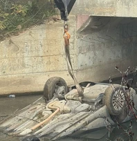 Otomobil dereye uçtu