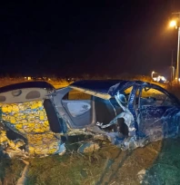 Otomobil ikiye bölündü, sürücü yaralandı