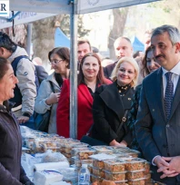 Polis Eşleri Derneği'nin kermesi yoğun ilgi gördü
