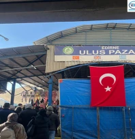 Soğuk havaya rağmen Cuma Pazarı dolup taştı