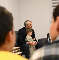 Vali Sezer devlet korumasındaki çocukların doğum gününü kutladı