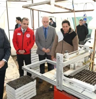 Vali Sezer üreticileri ziyaret etti