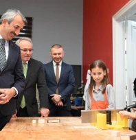 Vali Sezer, yaşam becerileri atölyelerinde öğrencilerle buluştu