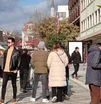 Yılbaşı öncesi çarşı ve caddelerde yoğunluk yaşandı