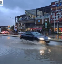 Yollar göle döndü