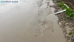 Edirne'de yağmur sonrası yollar göle döndü