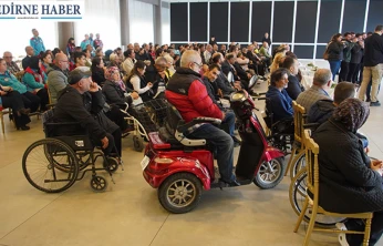 30 akülü tekerlekli sandalye sahiplerine teslim edildi