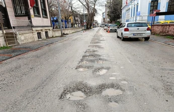 Alt yapı darmaduman: Maarif Caddesi köstebek yuvası