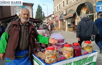 Baba mesleği turşuculuğu 25 yıldır büyük bir aşkla sürdürüyor