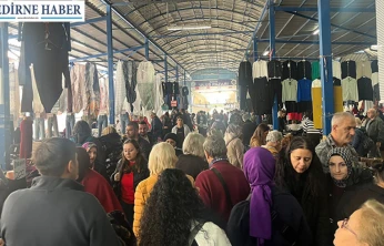 Cuma Pazarı'nda tezgâhlara akın