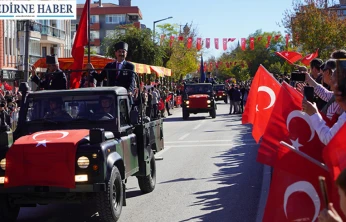 Cumhuriyet'in 102'inci yılında cadde ve sokaklar doldu taştı