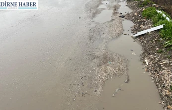 Edirne'de yağmur sonrası yollar göle döndü