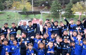 Edirne Valisi Sezer, sporla buluşturulan öğrencilerle bir araya geldi