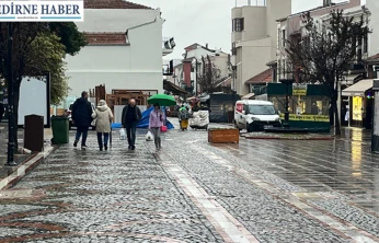 Edirneliler güne yağışla başladı