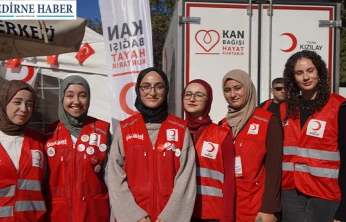 Genç Kızılay Gönüllülerinden çocukların yüzünü güldüren etkinlik