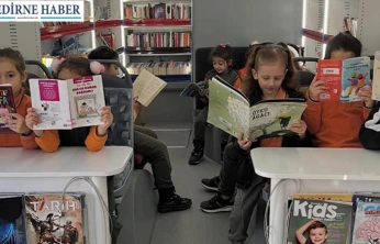 Gezici kütüphane öğrencileri kitapla buluşturuyor