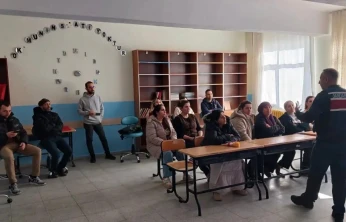 Hacıdanışment İlkokulu'nda Narkotikle Mücadele Eğitimi