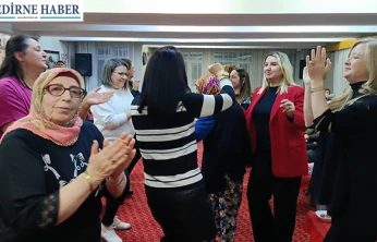 Huzurevinde geleneksel sıra gecesi renkli görüntülere sahne oldu