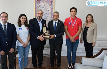 İba ve Dünya Şampiyonu kürekçiden Vali Sezer'e ziyaret