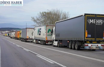 İpsala'da geçişler durdu, yük tırları diğer kapılara yöneldi