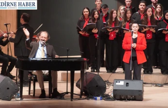 'Kim Var?' sahnesinde Yücel Arzen Hacıoğulları rüzgârı