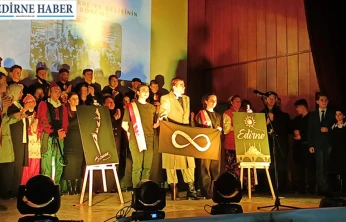 Lise öğrencileri, Atatürk'ü düzenlediği programla andı