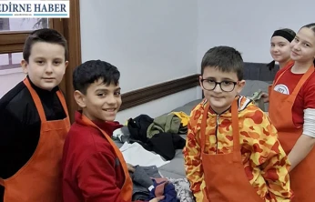 Minik eller iş başında