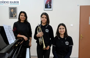 Depremden kurtuldular Edirne'de hayatlarına müziğin gücüyle yeniden tutundular