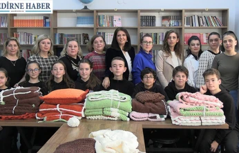 Öğrencilerden huzurevi sakinlerini duygulandıran ziyaret