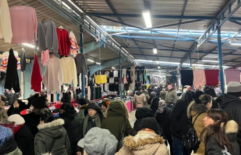 Soğuk havaya rağmen Cuma Pazarı doldu taştı
