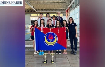 TED'li Yüzücüler Edirne'de kürsüye ambargo koydu