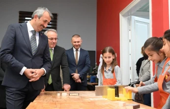 Vali Sezer, yaşam becerileri atölyelerinde öğrencilerle buluştu