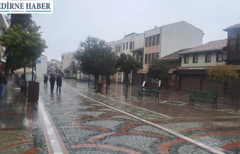 Yağışlı hava hayatı olumsuz etkiledi