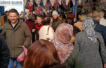 Yılbaşı alışverişleri erken başladı, pazar esnafının yüzü güldü
