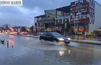 Yollar göle döndü