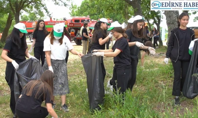 Öğrenciler Musabeyli Orman Parkı'ndaki çöpleri topladı