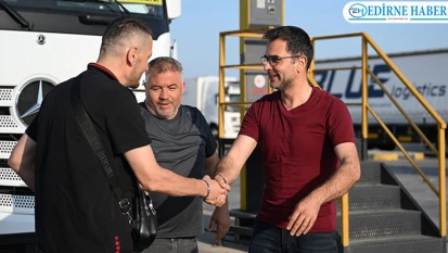 Kapıkule'de çıkış sırası bekleyen tır şoförleri bayramı ailelerinden uzakta kutladı