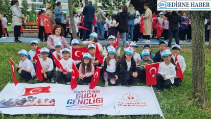 Minik öğrencilerden coşku dolu kutlama