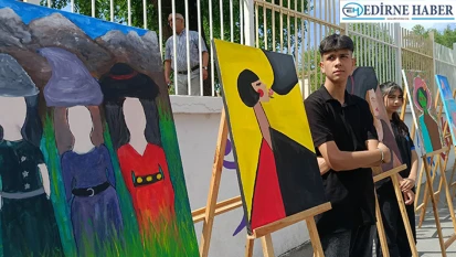 Öğrenciler, ders saatleri dışında yaptıkları eserleri görücüye çıkardılar