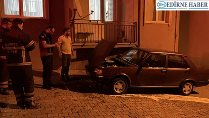 Park halindeki otomobilde yangın çıktı