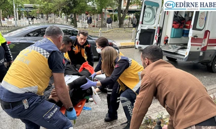 Edirne'de yayaya çarpıp devrilen motosikletin sürücüsü ve yaya yaralandı.
