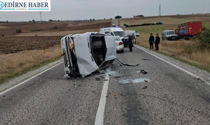 İki otomobil çarpıştı, 3 yaralı