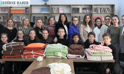 Öğrencilerden huzurevi sakinlerini duygulandıran ziyaret