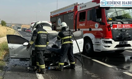 Tekirdağ'da seyir halindeyken yanan araç kullanılamaz hale geldi