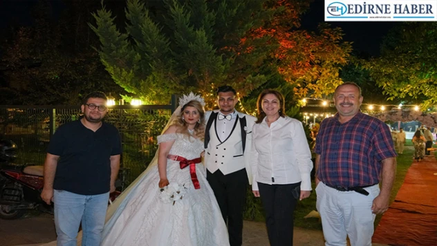 AK Parti Edirne Teşkilatı genç çifti yalnız bırakmadı